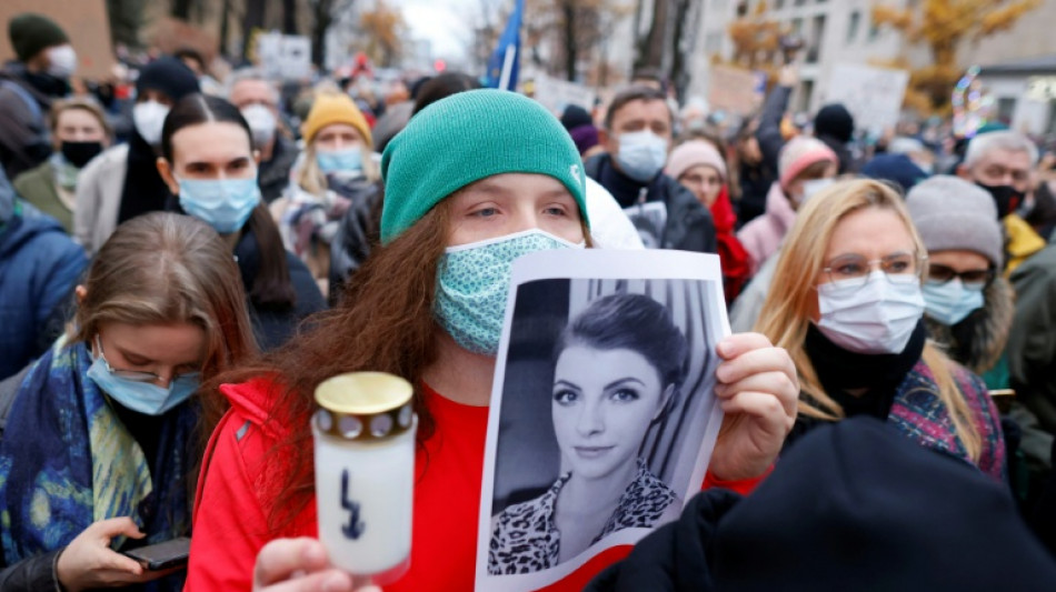 Pologne: l'heure du verdict pour des m&eacute;decins accus&eacute;s de la mort d'une femme suite au refus de l'avorter
