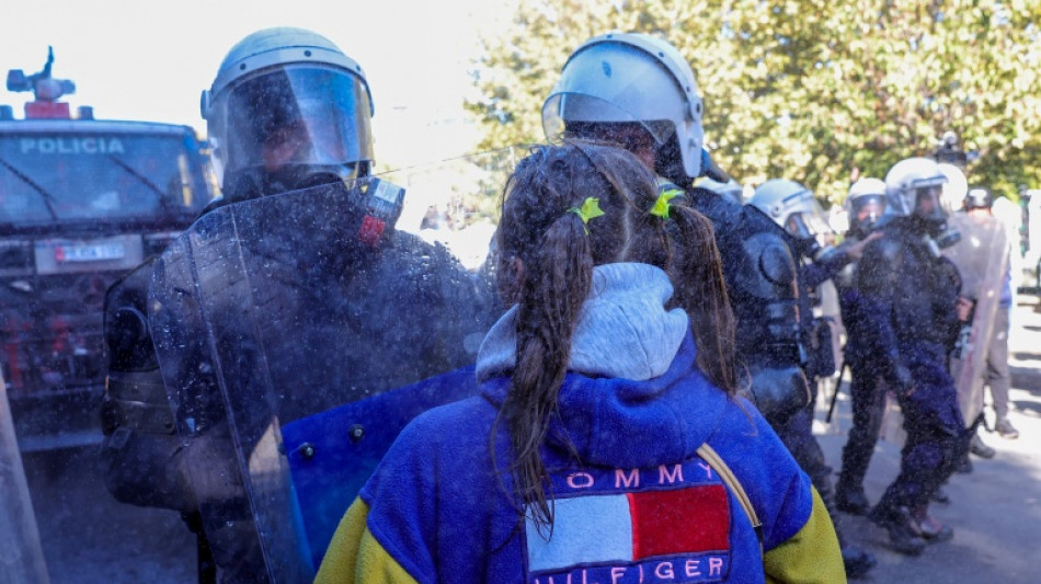  Les affrontements se poursuivent en Albanie entre manifestants et forces de l'ordre 