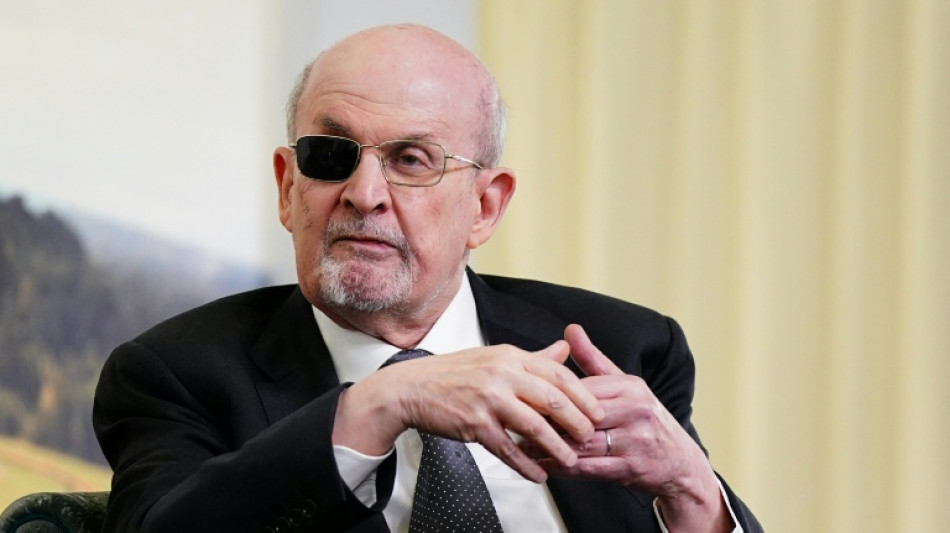  El escritor Salman Rushdie declara en un nuevo juicio contra su agresor 