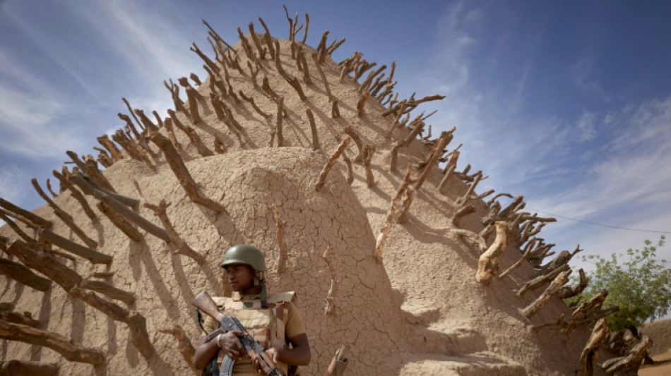  K&auml;mpfe in Mali: Armee gibt Stellungen in Region Gao auf - Junta-Chef trifft russischen Botschafter 