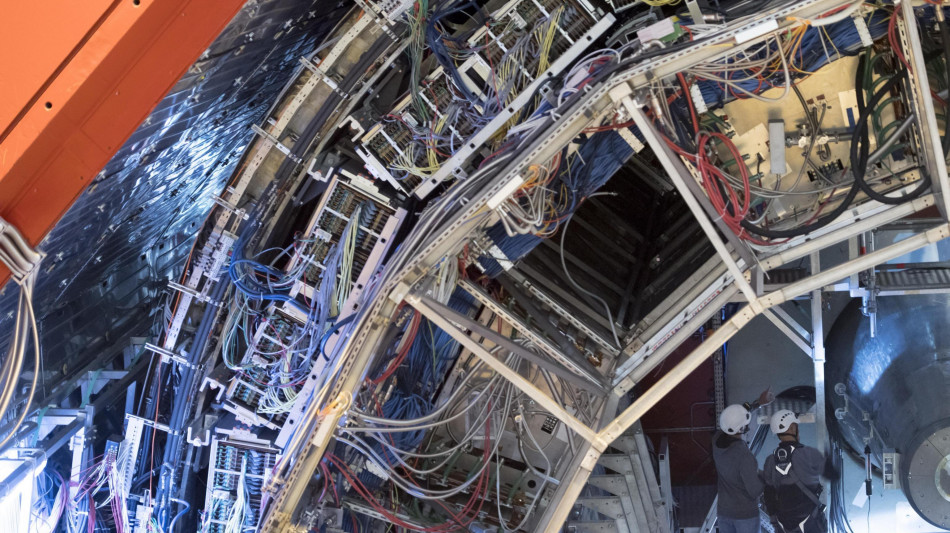  Cern, ultime collisioni per l'acceleratore di particelle Lhc 
