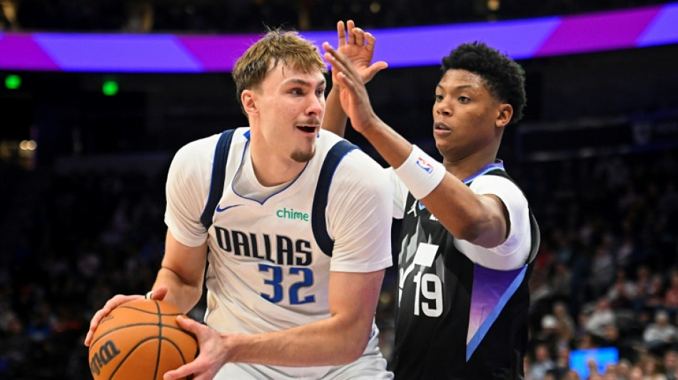 Teenager Flagg leads Mavericks to upset of Pistons
