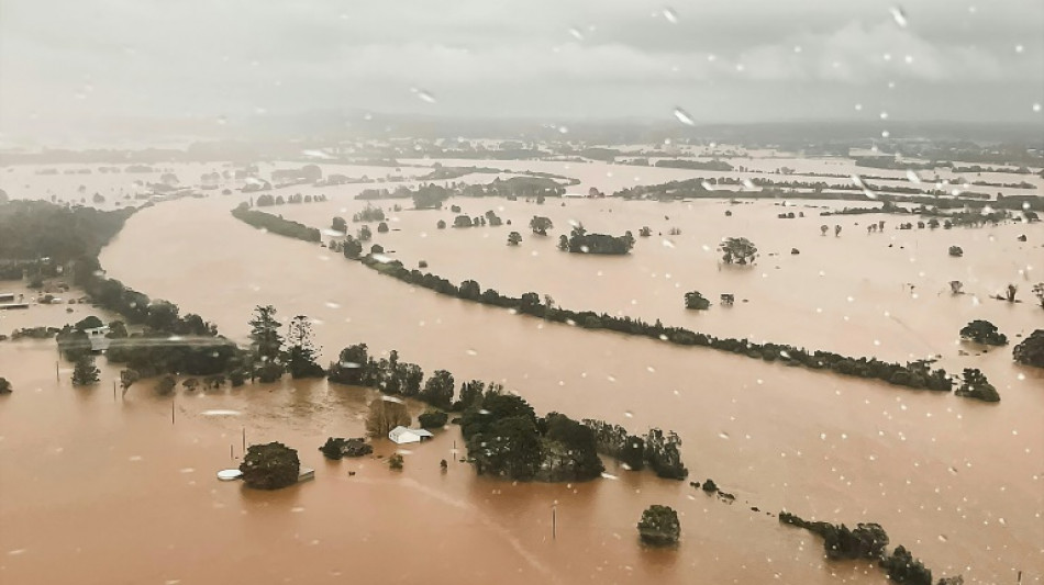 Tres muertos y 50.000 personas aisladas por inundaciones en Australia