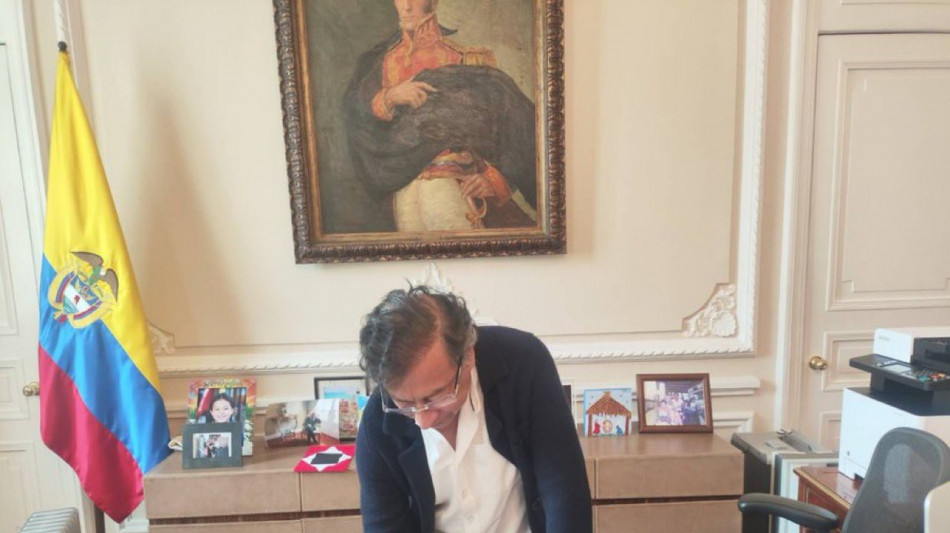 Petro firma il decreto per il referendum che riforma il lavoro