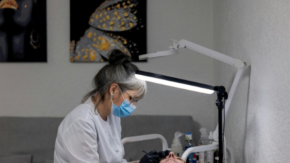 Cuidar da apar&ecirc;ncia traz 'normalidade' para ucranianas em meio &agrave; guerra