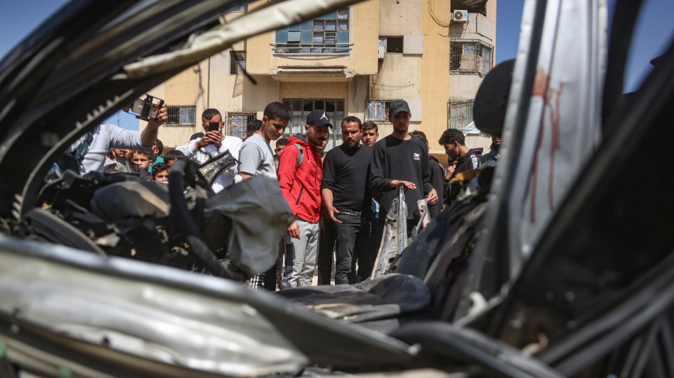  Media, raid Israele contro auto a Gaza City, morti cooperante e 2 bimbi 