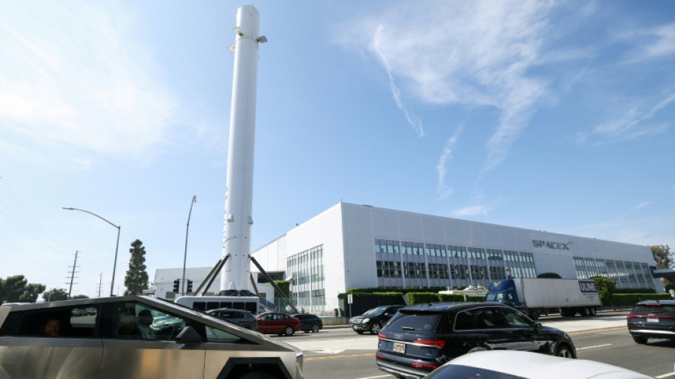  Tesla shares fall as Musk touts ambitious -- and costly -- plans 
