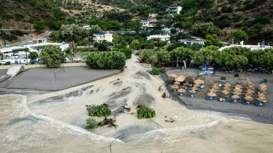  Storms, flooding cause chaos on Greek holiday island of Crete 