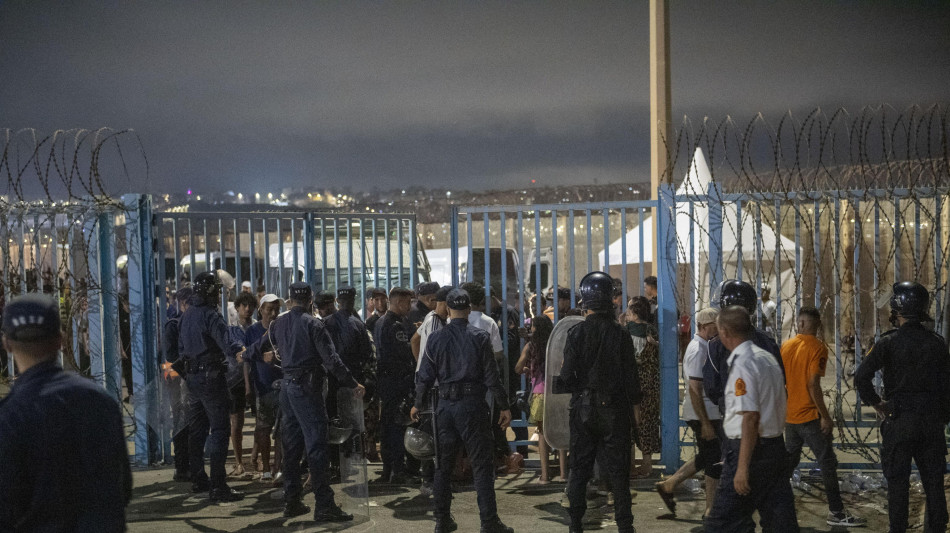  Madrid, '25.000 migranti gi&agrave; rientrati in Marocco da Ceuta, 150 al minuto' 
