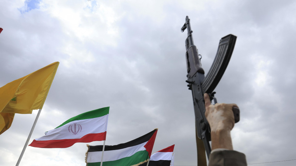 Houthi rivendicano, 'colpiti obiettivi sensibili a Riad e impianti Aramco a Yanbu'