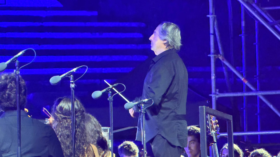  >>>ANSA/Muti dirige l'Orchestra Cherubini e giovani talenti, successo a Pompei 