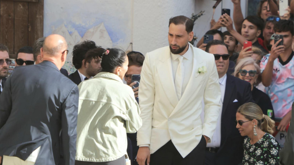  Borgo in festa a Locorotondo, Donnarumma e Alessia Elefante sposi 