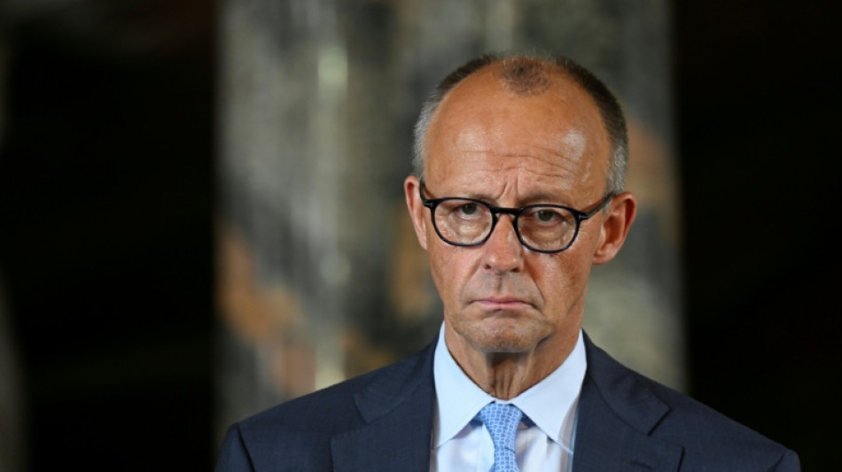  Merz will parteiintern &uuml;ber Spahn sprechen - Fraktionschef verteidigt Entscheidung f&uuml;r Leihmutter-Baby 