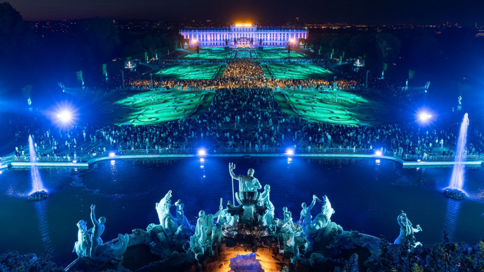  Lorenzo Viotti debutta a Schonbrunn con i Wiener Philharmoniker 