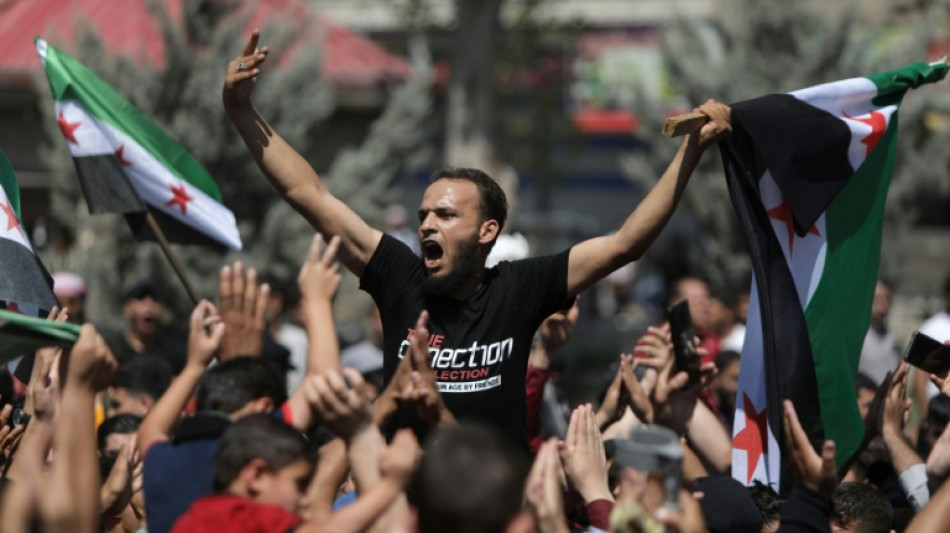 Miles de sirios se manifiestan contra petici&oacute;n de "reconciliaci&oacute;n" lanzada por Turqu&iacute;a