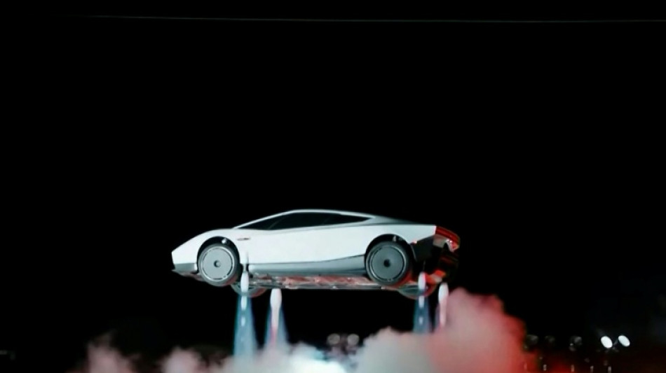  Elon Musk apresenta carro 'voador' da Tesla

 