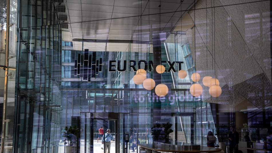 Borsa: l'Europa sale con Parigi, in calo titoli di Stato
