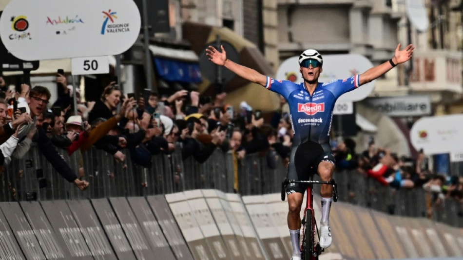 Mathieu van der Poel remporte Milan-Sanremo, 62 ans apr&egrave;s son grand-p&egrave;re Raymond Poulidor