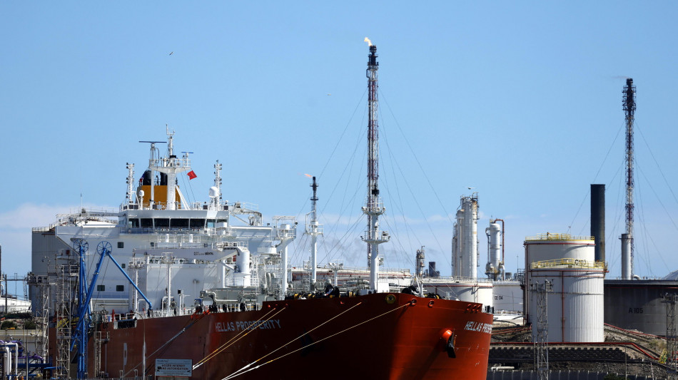  Il petrolio cede terreno a New York, a 93,60 dollari 