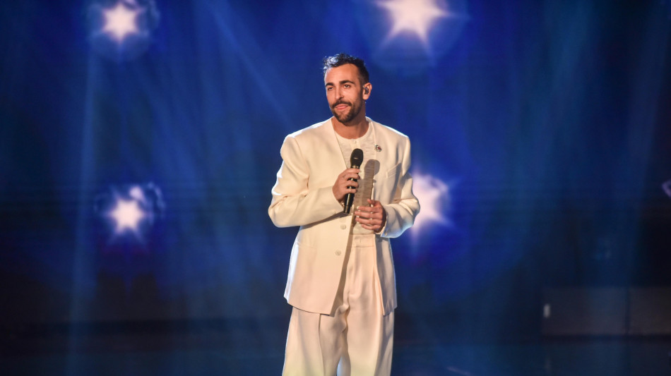  Mengoni, 'Allo Sbagliato canto 4 sere a settimana, senza telefono' 