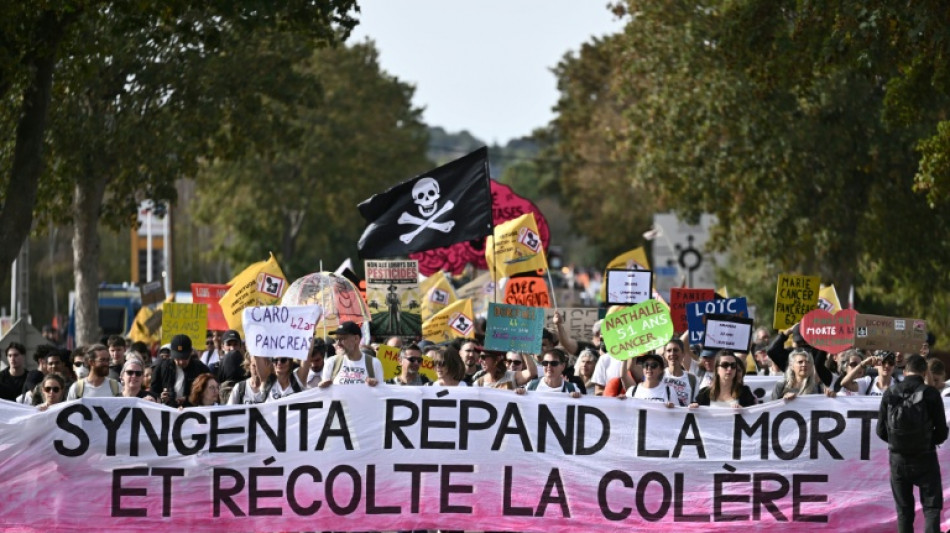  Dans l'Eure, des milliers de personnes manifestent contre l'usage des pesticides 