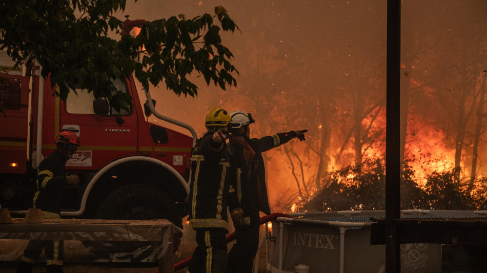  Circa 250mila evacuati negli incendi fra Francia e Spagna 