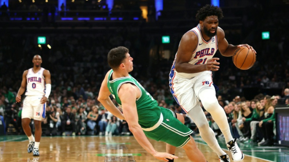  Play-offs NBA: Embiid et les 76ers triomphent des Celtics, renvers&eacute;s au 1er tour 