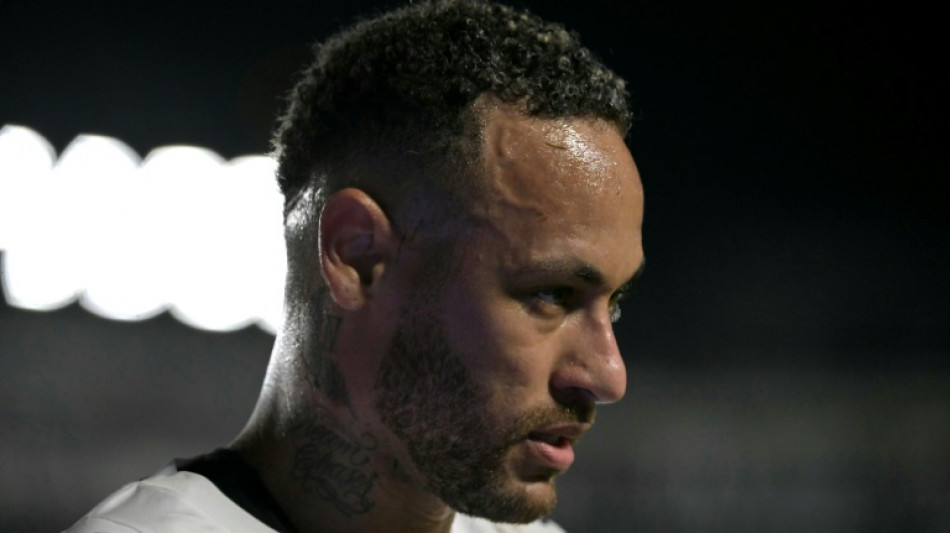 Neymar continua vendendo camisas. Ser&aacute; capaz de salvar o Santos em campo?