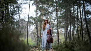 Olivia Gay, violoncelliste &eacute;colo qui fait le tour de France des for&ecirc;ts