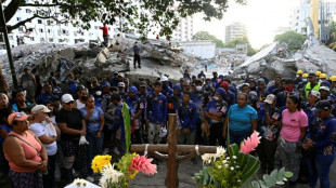 Un minuto de silencio en zona de desastre en Venezuela, un mes despu&eacute;s de los terremotos