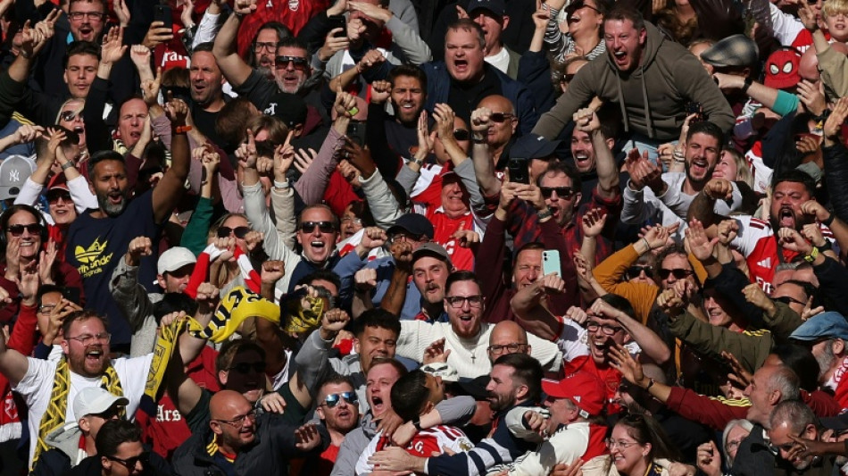  Arsenal vence de virada e Chelsea goleia no retorno do Campeonato Ingl&ecirc;s 
