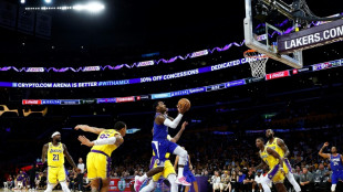 NBA: aux Clippers la bataille de LA, les Bucks d&eacute;butent bien aussi