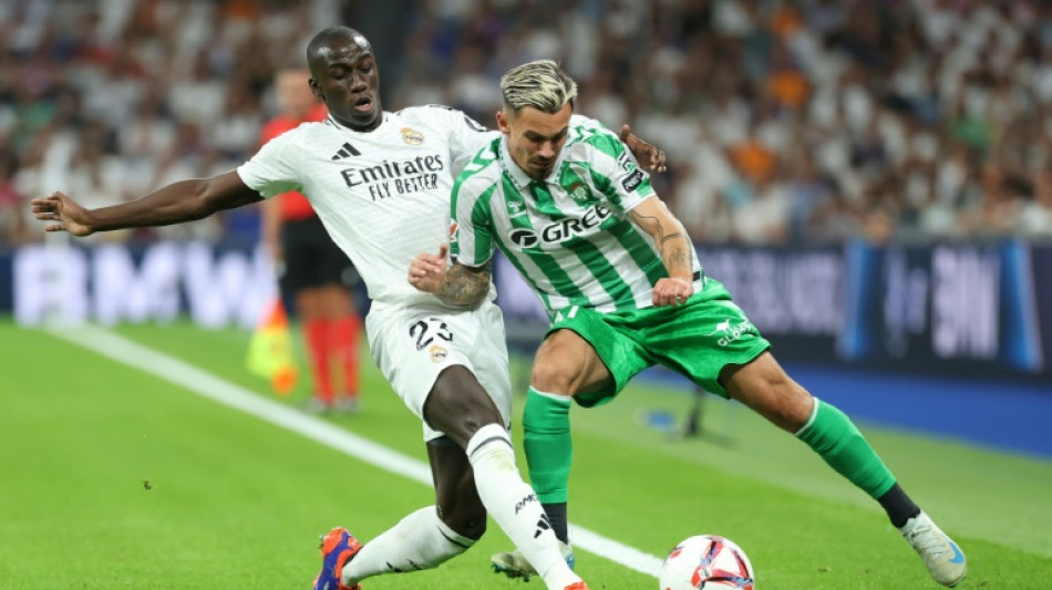 Ancelotti anuncia que Mendy renovou com Real Madrid at&eacute; 2027