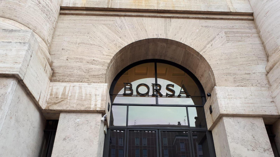  Borsa: Milano sale del 2,2% e brilla in Europa 