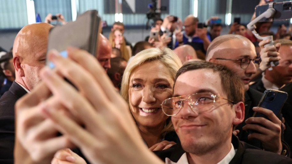 Macron und Le Pen beschlie&szlig;en ihren Wahlkampf 