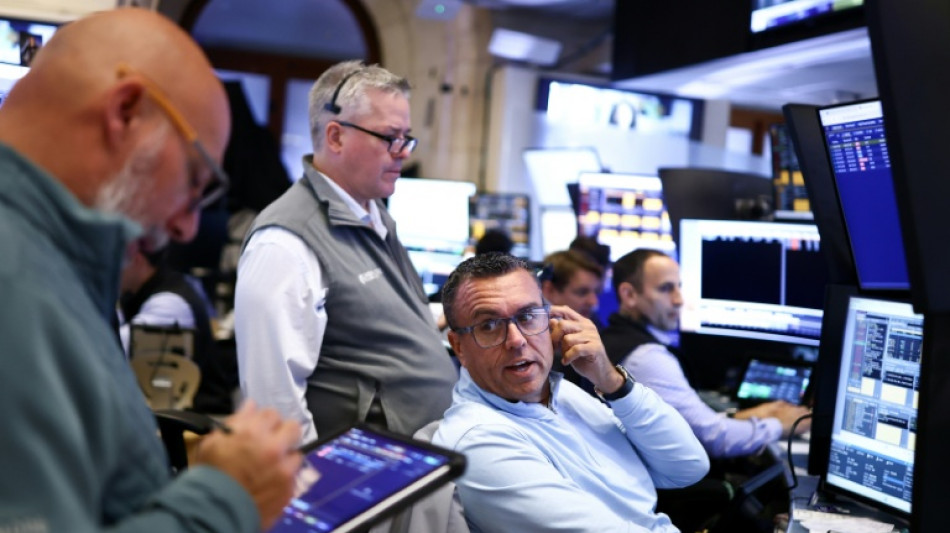  Wall Street recule, s'inqui&egrave;te des centaines de milliards n&eacute;cessaires pour d&eacute;velopper l'IA 