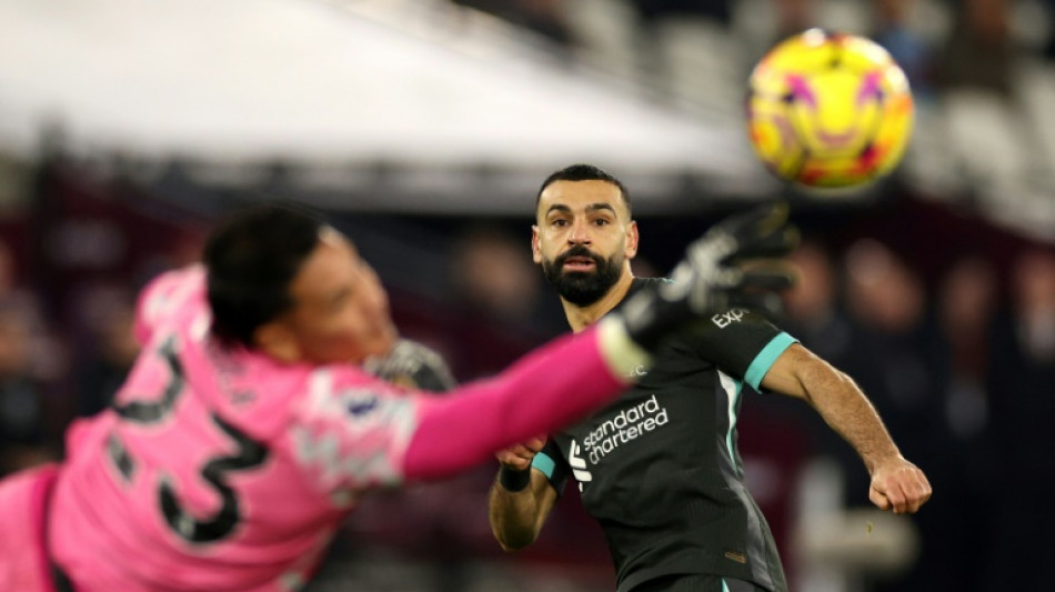 Salah diz que sua renova&ccedil;&atilde;o com Liverpool "ainda est&aacute; longe"