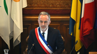 A Paris Emmanuel Gr&eacute;goire prend le relais d'Anne Hidalgo &agrave; l'H&ocirc;tel de ville