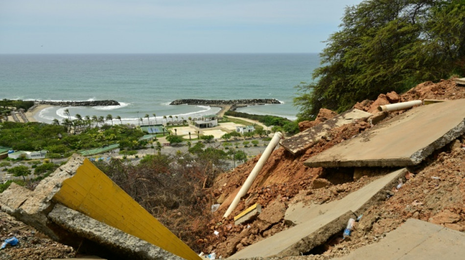  'A vida parou': venezuelanos cavam entre escombros duas semanas ap&oacute;s terremoto 