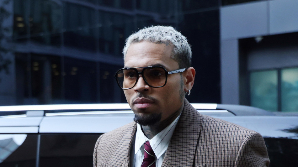  Il rapper americano Chris Brown si dichiara colpevole di aggressione in Gb 