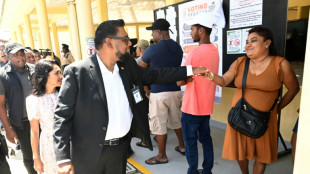 Guyana elige presidente con el reto de gestionar la riqueza petrolera y la tensión con Venezuela