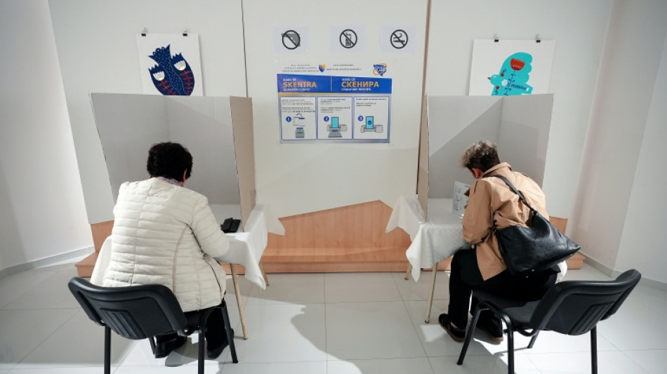  B&oacute;snios votam em meio a divis&otilde;es herdadas da guerra 