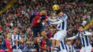 Barcelona goleia Real Sociedad e recupera lideran&ccedil;a do Espanhol