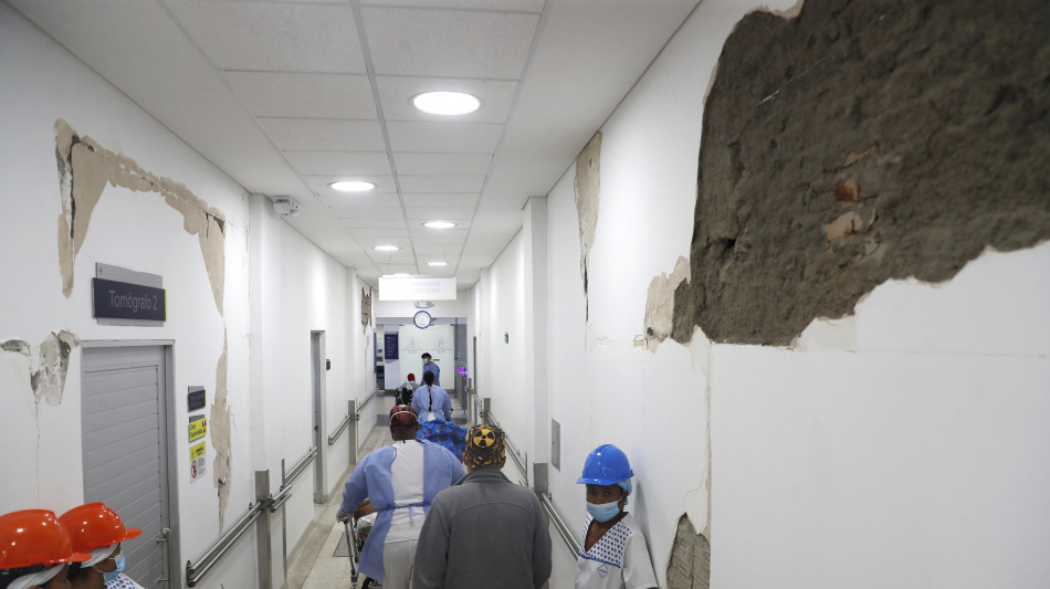  Colombia, non ce l'ha fatta la donna estratta dalle macerie a Cali dopo 40 ore 