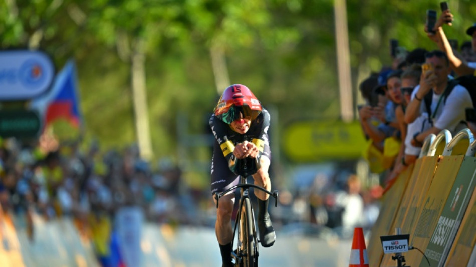  Vingegaard takes Tour de France lead with 'perfect start' 