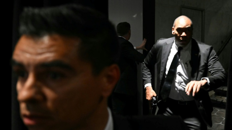  Sch&uuml;sse bei Dinner mit Trump: US-Pr&auml;sident in Sicherheit gebracht - Verd&auml;chtiger festgenommen 