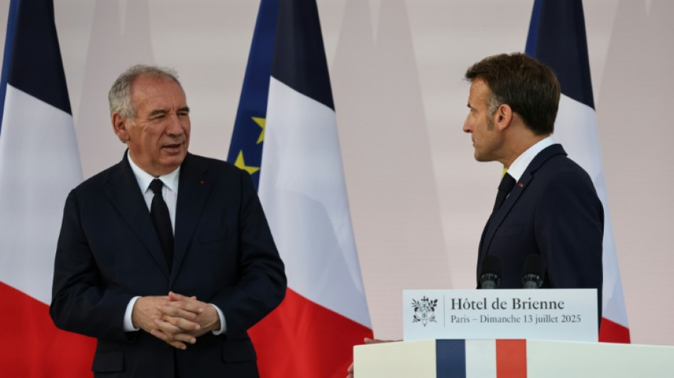 Frankreichs Pr&auml;sident Macron spricht Premier Bayrou seine Unterst&uuml;tzung aus