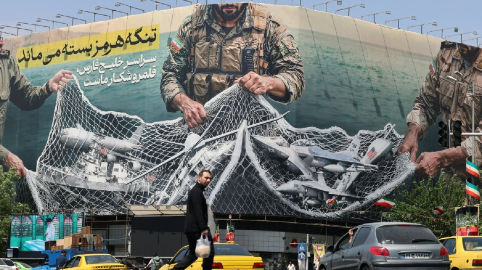  Dans les rues de T&eacute;h&eacute;ran, la guerre mise en sc&egrave;ne sur des panneaux g&eacute;ants 