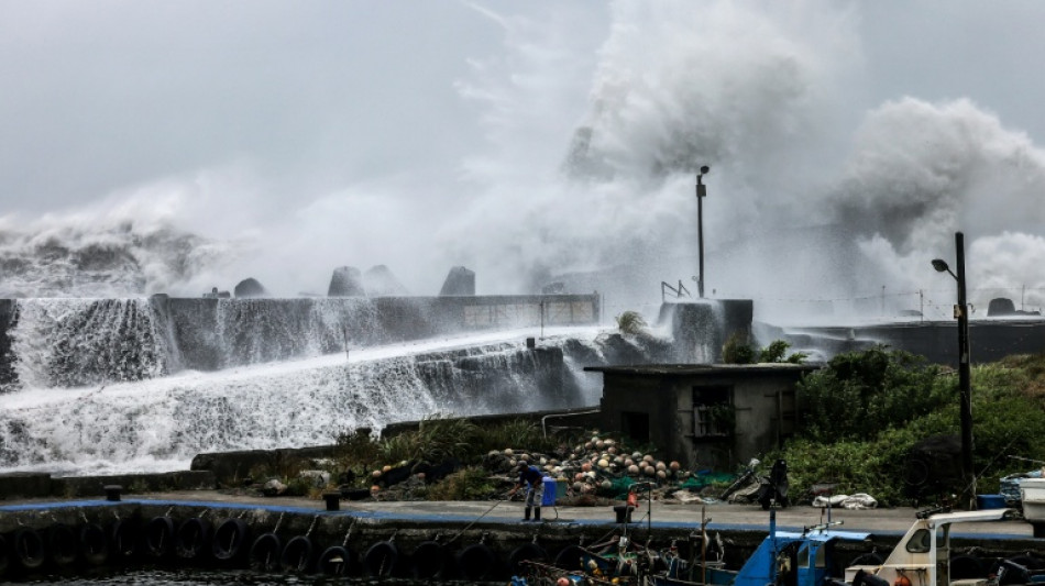  Con miles de evacuaciones, Taiw&aacute;n se atrinchera ante la llegada del tif&oacute;n Bavi 