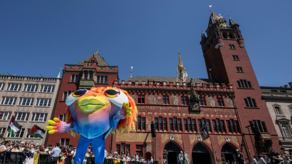 La semaine de l'Eurovision d&eacute;bute par un d&eacute;fil&eacute; ensoleill&eacute; et des manifestations